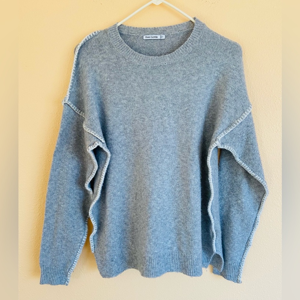 Women’s Pink Clover Grey Sweater, Reverse Stitching, Size Small, Stretch
